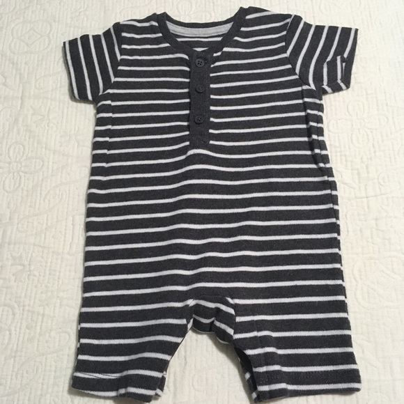 0-3m (4/$20) Grey/White Rompers - Picture 5 of 10
